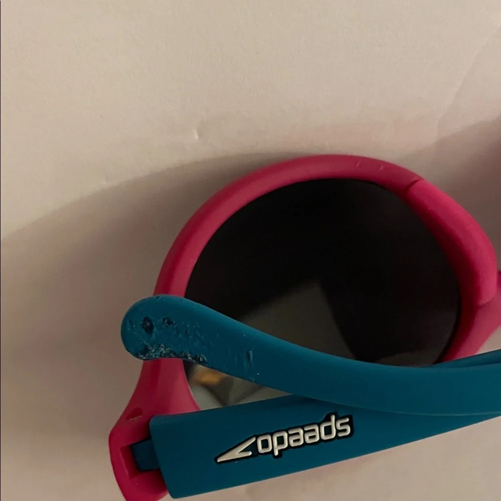 Speedo Vibrant Pink and Blue Sunglasses. Polarized lens, floating frame, age 3